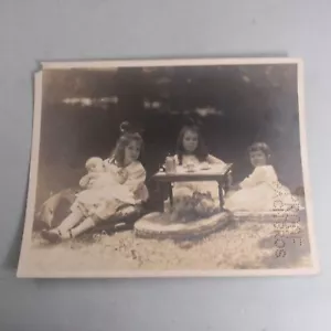 Foto de prueba de fotógrafo vintage de 1920 4 niñas hermanas fiesta de té - Imagen 1 de 3