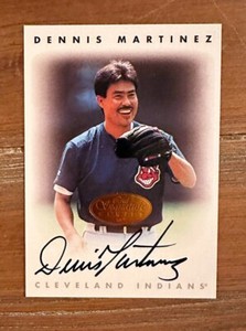 DENNIS MARTINEZ 1996 Leaf Signature Series Autographed Baseball Card Indians