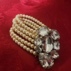 Large Rhinestone Pendant Bracelet Faux Pearl~Five Strands Stretch~6 1/2" Plus - Picture 1 of 10