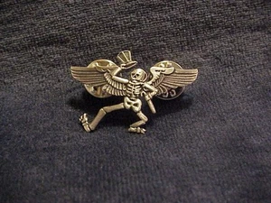 GRATEFUL DEAD ONKEL SAM SKELETT FLÜGEL ANSTECKNADEL KOSTENLOSER VERSAND IN DEN USA - Bild 1 von 1