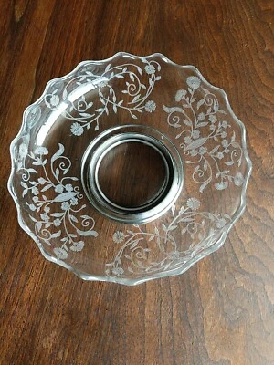 Небольшая травленая стеклянная чаша времен Великой депрессии с стерлинговым основанием - Изображение 1 из 4