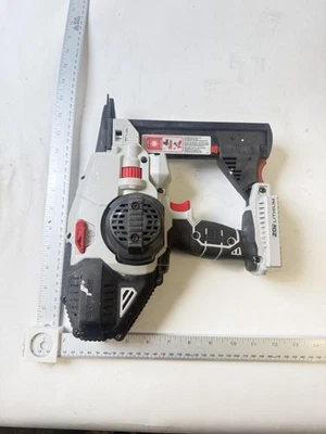 PORTER-CABLE 20V MAX 18 规格无绳 Brad Nailer 指甲枪工具仅限裸机 — 第 1/3 张图片