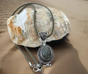 Vintage Style Labradorite Locket Pendant Necklace- 925 Silver Plated- New - Picture 1 of 6