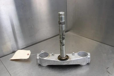 06-07 SUZUKI GSXR600 GSXR 600 FRONT FORKS CLAMP LOWER TRIPLE TREE STEM - Image 1 of 4