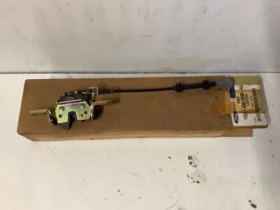 Nuevo de Lote Antiguo 1999-2002 Mercury Cougar Asiento Trasero Pestillo Conjunto OEM YS8Z-63613D60-AA Foto 1 de 4