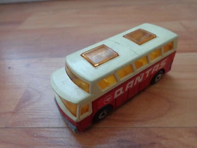 VINTAGE MATCHBOX LESNEY SUPERFAST 65 AIRPORT COACH QANTAS AIRWAYS NEAR MINT - Image 1 of 2