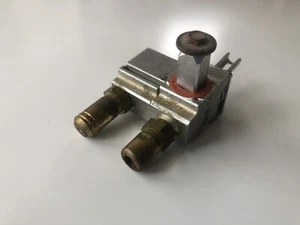 Juego de válvulas quemador de superficie para estufa Jenn-Air 73001050 73001051 para piezas a fuego lento - Imagen 1 de 24