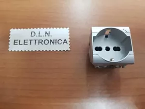 PRESA SCHUKO COMPATIBILE BTICINNT4140 LIVING LIGHT GRIGIO INTERNATIONAL - Foto 1 di 1