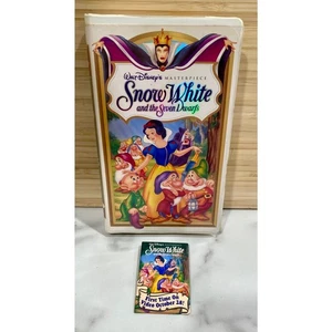 Disney VHS Snow White Clamshell Case Kids Family & Collectible Pin - Imagen 1 de 8