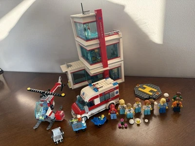 Lego City Hospital 60204 Retired 100%Complete Excellent Condition! Minifigures! - Image 1 of 4