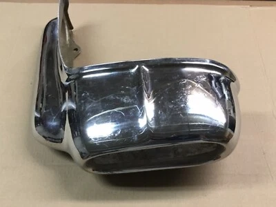 1958 Pontiac para-choque dianteiro extremidade superior. Lado original do passageiro. - Imagem 1 de 4