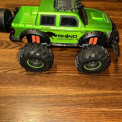 *FOR PARTS* New Bright Rhino Expeditions Green R/C 9.6v Crawler  - Image 1 of 4