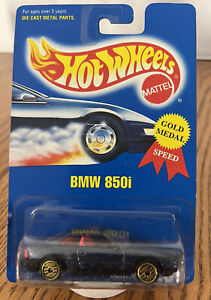 Hot Wheels 1991 - BMW 850i #255 Blue w/ Gold Wheels 1:64 New Unopened 13581