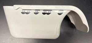 Pampered Chef Adjustable Sliding Measuring Cup 1/4 cup to 1 cup Dry Ingredients - Picture 1 of 3