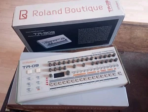 Roland Boutique TR-09 Rhythm Composer Drum Machine Boxed - Picture 1 of 19