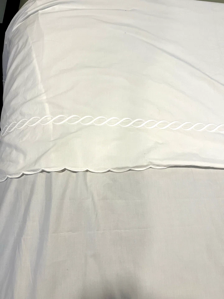 PRATESI full-queen white flat sheet w/ embroidered chain.  100% Egyptian cotton - Image 1 of 4