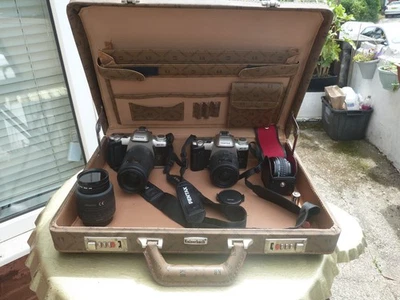 2 Pentax MZ-50 35mm Cameras + Tamron Assorted Lenses see photo's in nice case - Image 1 of 4
