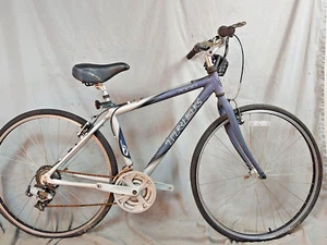 2005 Trek Multitrack 7000 Hybrid Bike 17.5" Medium Grip V-Brakes 700c Ships USA - Picture 1 of 6
