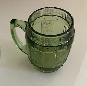 VINTAGE 2" SMALL GREEN GLASS BEER BARREL SHAPED MUG (W983) TOOTHPICK HOLDER - Picture 1 of 4