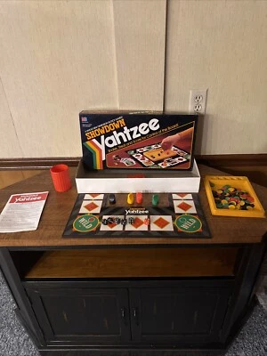 Milton Bradley Yahtzee Showdown Dice Poker Board Game 90s Vtg 1991 Retro - Image 1 of 4