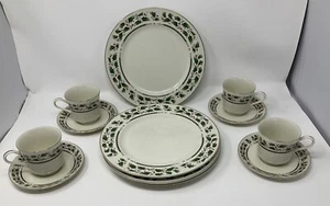 ROYAL LTD Home The Holidays Geschirr Weihnachten 12-teiliges Set Holly Holiday LESEN - Bild 1 von 7