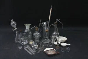 Konvolut Laborglas Laboreinrichtung Laborzubehör Glaskolben Labor Apotheke Deko - Picture 1 of 12