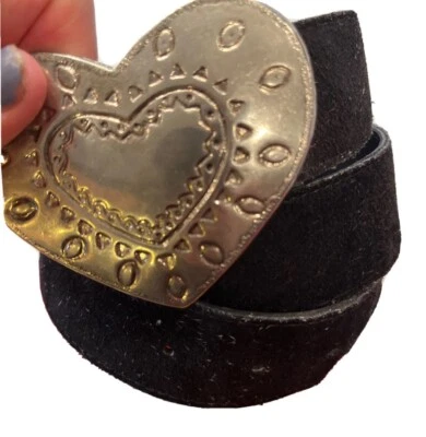 90 年代 Circa 银色 3.5 英寸心形扣腰带黑色麂皮绒工具艺术西方 M31 女士 — 第 1/4 张图片