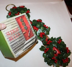 Vintage Sleigh Bells Door or Mantel Trim 7" X 27" Merry Berry No. 17074 - Picture 1 of 11
