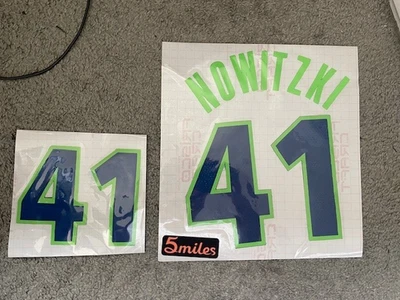 Juego de nombre y número deportivo para camisetas Foto 1 de 4