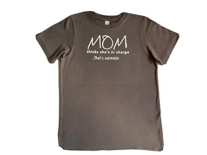 Funny Child Small T-Shirt " Mom Thinks She' s In Charge" Gray 100% Cotton - Picture 1 of 3