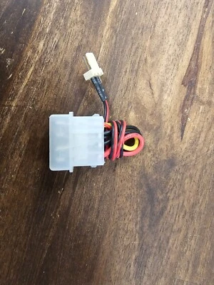 Molex 4-Pin to 3-Pin Fan Power Adapter Cable – PC Case/CPU Cooling - Image 1 of 3