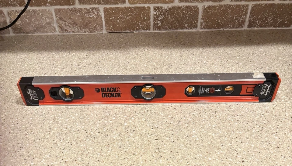 Black And Decker 24” 2 Piece Gecko Grip Bubble Level W/9” Level And Stud Finder - Image 1 of 4
