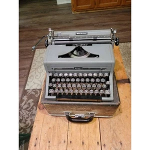 Vintage Schreibmaschine Royal Quiet de Luxe Handschreibmaschine, 1949? mit Koffer - Bild 1 von 10