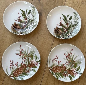 Williams Sonoma Woodland Berry Appetizer Plates, Set of 4 NEW - Picture 1 of 5