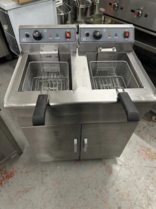 Commercial Electric Double Tank Deep Fryer 2 x 16L - Picture 1 of 6