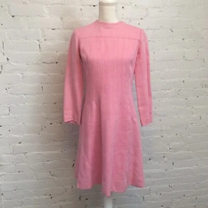 Abito tubino plissettato Jean-Louis vintage anni 60 rosa taglia 10 vestibilità 6 Marshall Field - Foto 1 di 11