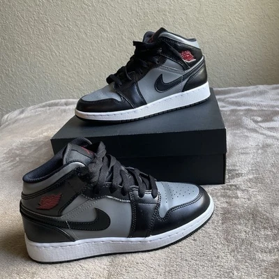 Air Jordan 1 Mid (GS) Size 5Y Nike Athletic Shoes Black Grey 554725-096 - Image 1 of 4