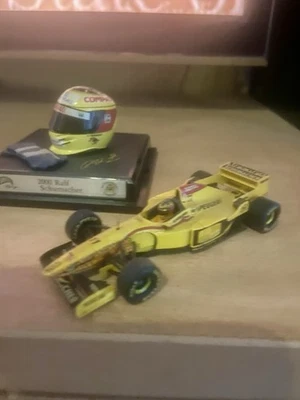 Ralf Schumacher Helm Formel 1 2000 - Hot Wheels Und Formel 1 Auto1/43￼ - Bild 1 von 4