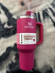 Stanley 40 oz The Quencher Tumbler Valentines Day Cosmo Pink - Picture 1 of 5