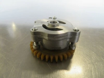 EB663 2015 15 SUZUKI SFV650A MOTOR BOMBA DE ACEITE Y ENGRANAJE DE PIÑÓN Foto 1 de 4