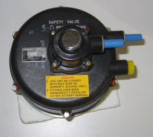 AIRESEARCH SAFETY VALVE NEW P/N 103638-10 SERIES 1 SPEC 492-609 - Picture 1 of 6