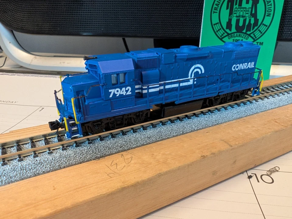 Life Like N Scale Conrail GP38 Dummy Unit - Image 1 of 4