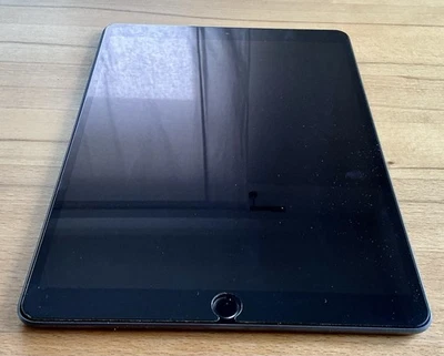 Apple iPad Air (3. Generation) 64GB, WLAN, 26,67 cm (10,5 Zoll) - Space Grau - Bild 1 von 3
