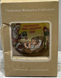 Collezione Ricordi di Natale 1987 Ornamento Raso Primo Natale del Nipote - Foto 1 di 8