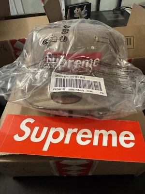 ВЫСШИЙ GRINCH КОРОБКА ЛОГОТИП НОВАЯ ЭРА ШЛЯПА ХАКИ РАЗМЕР 7 1/4 FW24 НЕДЕЛИ 15 ПОДЛИННЫЙ НОВЫЙ - Изображение 1 из 4