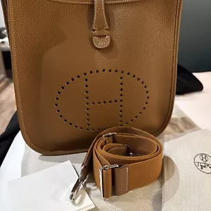 *BRAND NEW* Hermes Evelyne Poche III 29 PHW Taurillon Clemence Gold, 2025 - Picture 1 of 7