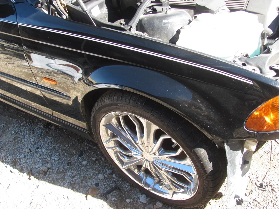  1999-2000-2001 BMW 325i 328i 330i E46 GUARDABARROS DERECHO DEL PASAJERO NEGRO Foto 1 de 1