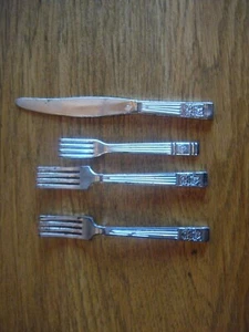 Vintage finto gioco piatto merce argento plastica verniciata argento - Foto 1 di 6