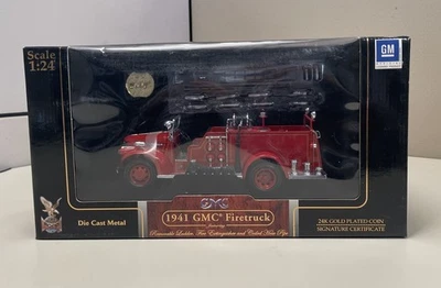NIB Signature Series 1941 GMC Red Diecast Model Fire Truck Engine 1/24 Scale - Image 1 of 4