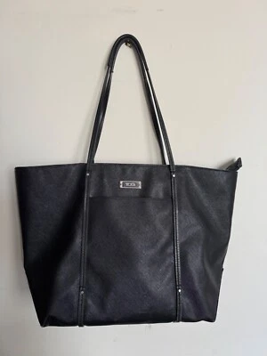 Bolso de Mano Tumi Vila-Q - Cuero Negro Foto 1 de 4